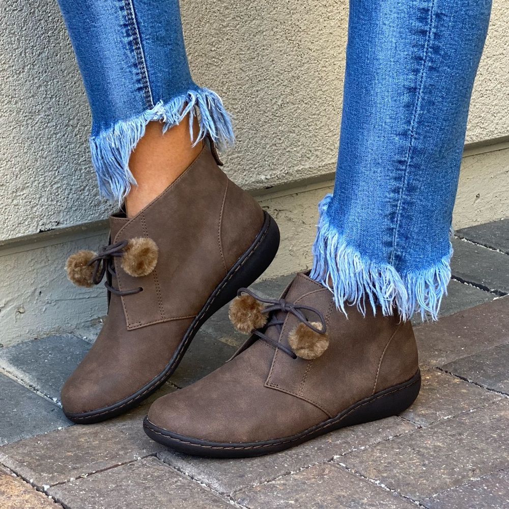 Texas Brown Memory Foam Pom Pom Oxford Bootie - Picture 1 of 9